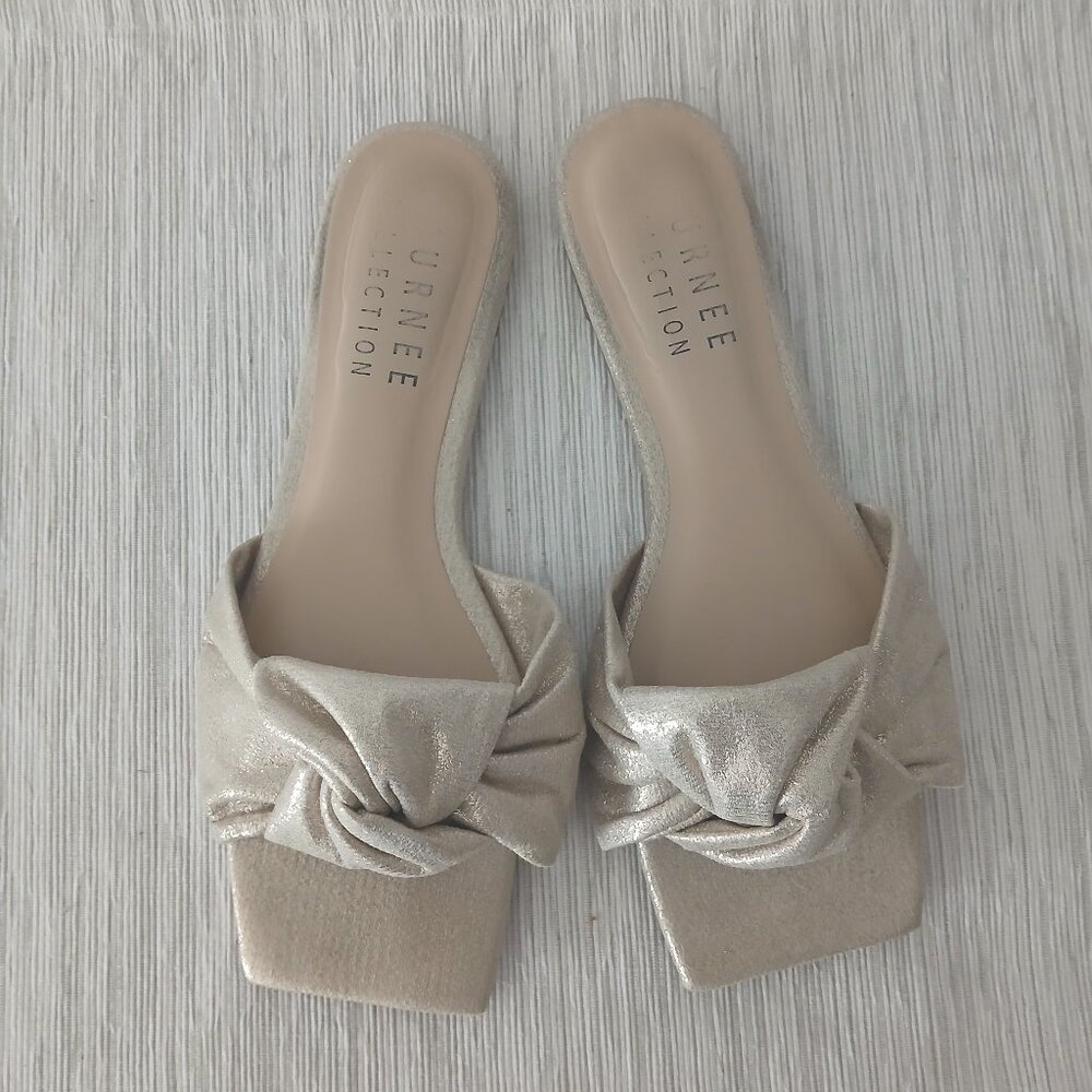 Journee Collection Dianah Sandals - Picture 2 of 8